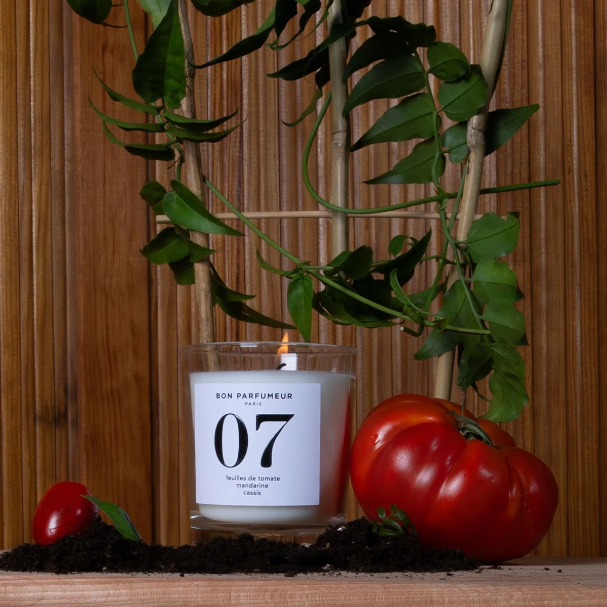 Small Candle 07 with Tomato Leaves, Mandarin and Blackcurrant - Image 3